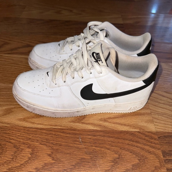 Nike Air White and Black Sneakers - Picture 3 of 5